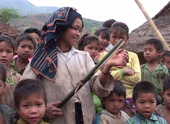 Laos - Khamu - Claquoir. © Patrick Kersalé 2024.