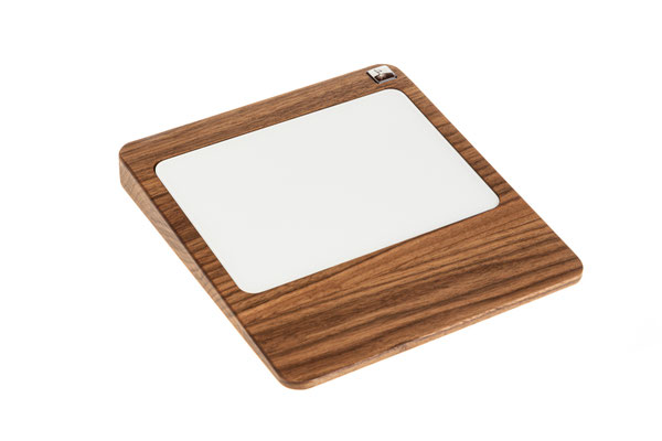 Woodys Trackpad MonoTray aus Nussbaumholz