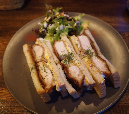 ダイニングバー・シロクマのチキンカツサンド