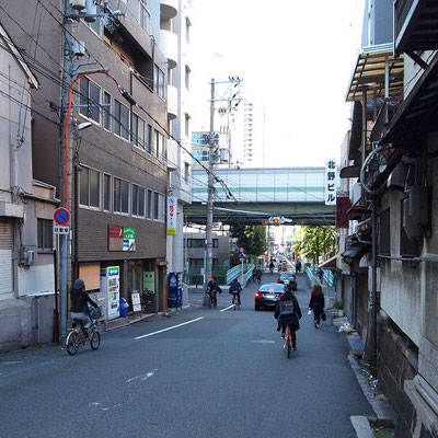安堂寺橋通り（イマーニタイマッサージの前の通り）