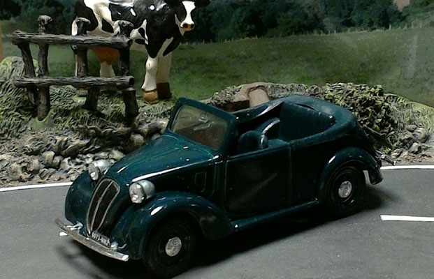 Simca 8 1100 1939 cabriolet.                                                   