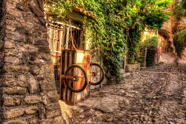 Bussana Vecchia - An artistic village, built on the ruins of an abandoned medieval village, stands out on a rolling hill behind Sanremo giving a suggestive and unrealistic image of itself ... 