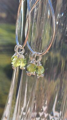 Peridot, facettiert (4mm), auf Sterlingsilber, 6,4cm lang      €43     Art.Nr.: 25010006