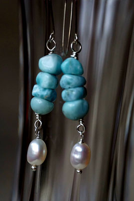 Larimar und Perle auf Sterlingsilber,  6,5cm lang     €68     Art.Nr.: 25010011