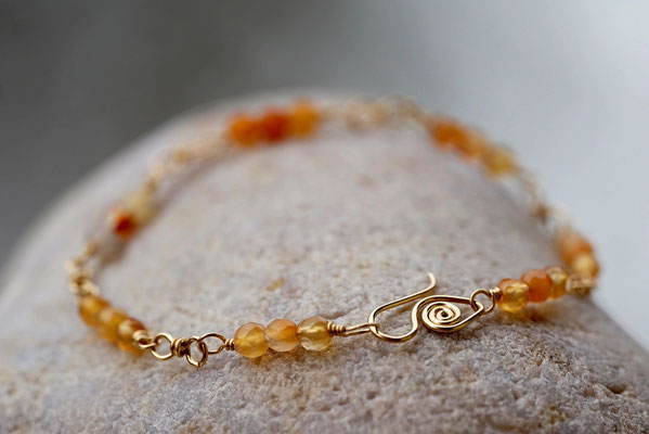 Karneol, facettiert 4mm,  auf 14K goldfilled Draht,  19,5cm     €68
