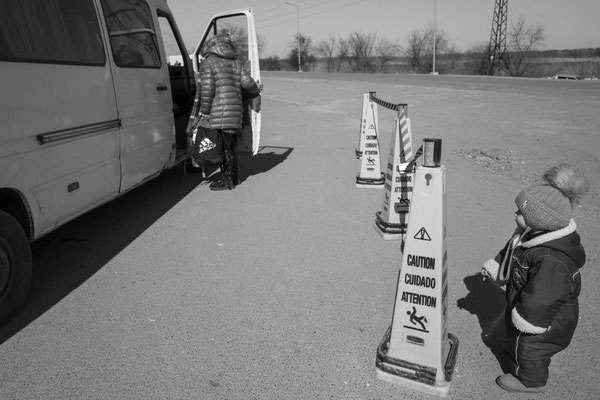 At Palanca crossing point, at the border with Ukraine, Moldova - © François Struzik - simply human 2022