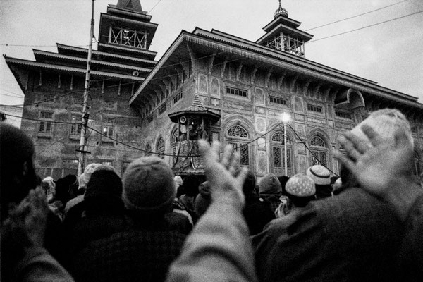 Shrine culture in Kashmir - (Indian Ad. Kashmir / J&K India) - © François Struzik - simply human 2010-2013