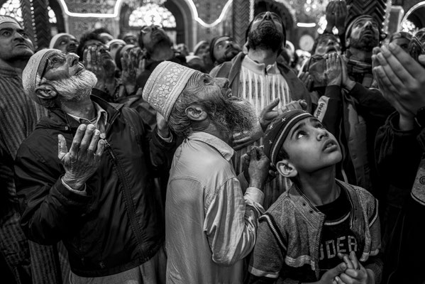 Shrine culture in Kashmir - (Indian Ad. Kashmir / J&K India) - © François Struzik - simply human 2023