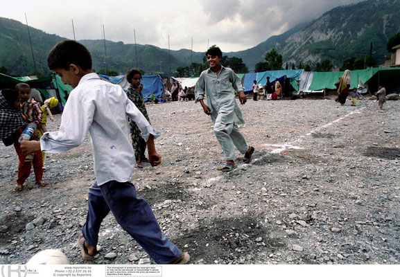 Earthquake in Kashmir - (Pak. Ad.) Kashmir ) Azad Kashmir - Pakistan © François Struzik - simply human 2006