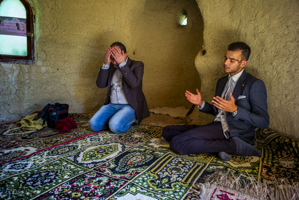 A the source of Alawya - Mostaganem Algeria - © François Struzik - simply human 2016