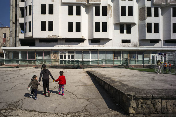 Kids playing outside the center run by the Moldavian Government, Chisinau, Moldova - © François Struzik - simply human 2022