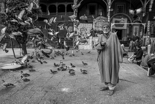 Shrine culture in Kashmir - (Indian Ad. Kashmir / J&K India) - © François Struzik - simply human 2023