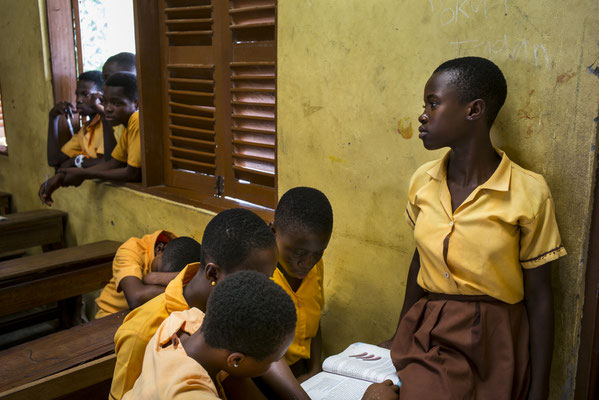 Girls school dropout - Ghana © François Struzik - simply human 2018