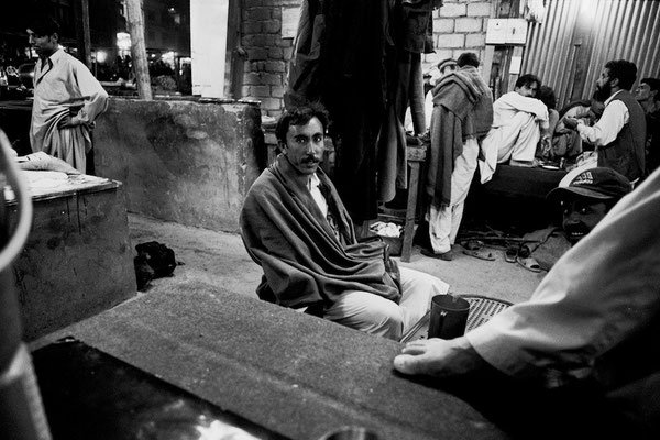 Sorrow in Kashmir - (Pak. Ad.) Kashmir ) Azad Kashmir - Pakistan © François Struzik - simply human 2006