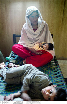 Girls education in Kashmir - (Indian Ad.) Kashmir / J&K - India © François Struzik - simply human 2006