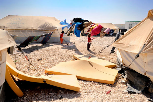 Zaatari, syrian refugees camp in the Jordanian desert - Al Mafraq - Jordan © François Struzik - simply human 2014