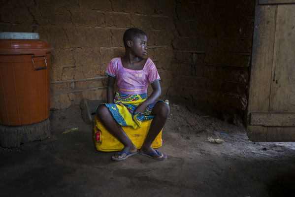 Girls school dropout - Ghana © François Struzik - simply human 2018