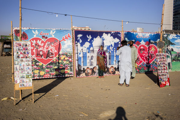 © François Struzik - simply human - Clifton beach, Karachi - Pakistan