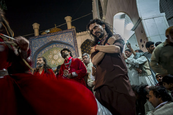 Lal Shabbaz Qalander - Sehwan Sharif Pakistan - © François Struzik - simply human 2015