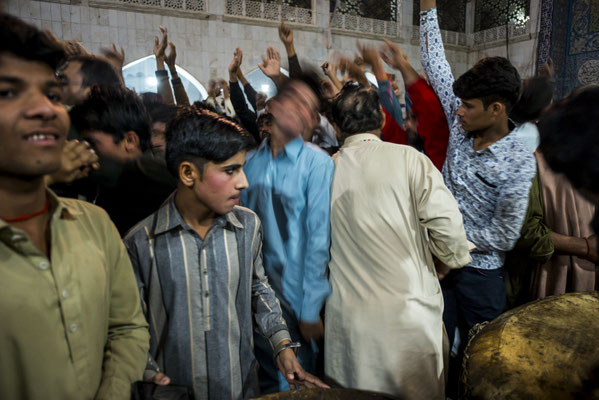 Lal Shabbaz Qalander - Sehwan Sharif Pakistan - © François Struzik - simply human 2015
