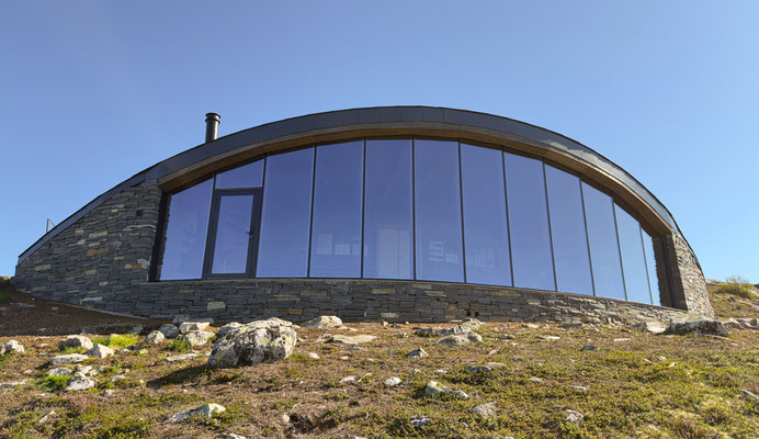 Die Front der Hütte