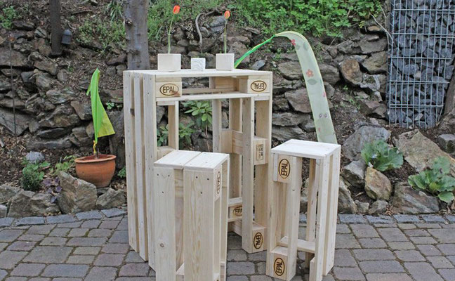 Bartisch und Hocker aus Paletten © Weck-Holz GmbH Leonberg, Oberpfalz