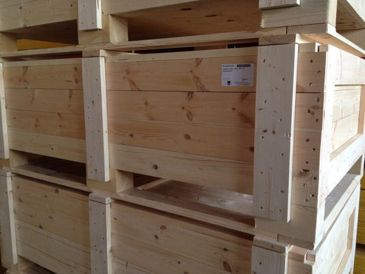 Gestapelte Kisten © Weck-Holz GmbH Leonberg, Oberpfalz