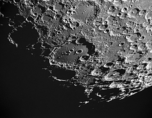 Krater Clavius; im SciFi-Klassiker "2001: a Space Odyssey " lag hier die Basis für den Ausflug zum Monolithen.