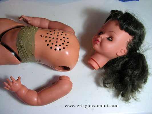 Réparer une poupée Bella "marcheuse" en plastique