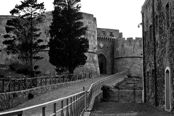 01 di 38 - Il Castello di Milazzo (ME)