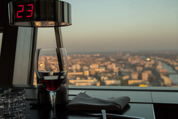 ein Abendessen im Fernsehturmrestaurant