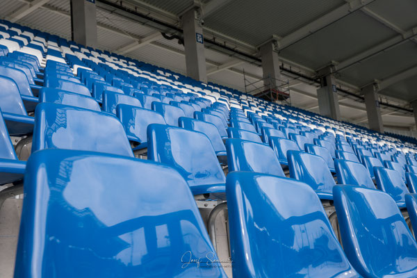 Sitzschalen in blau-weiß