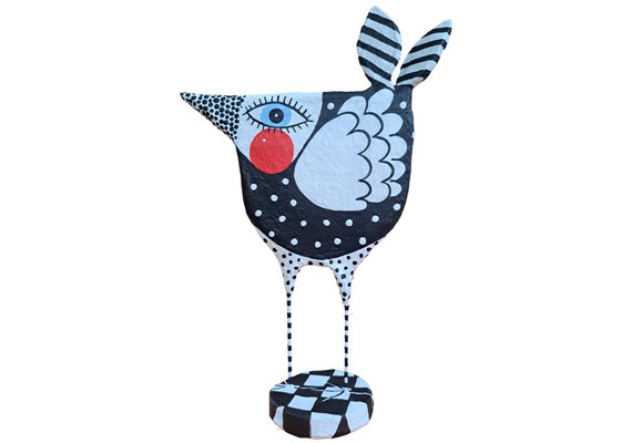 Stilisierte Vogelfigur in Schwarz, Weiß, Rot und Hellblau.