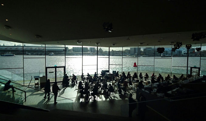 Schön auch: Das Filmmuseum EYE am Wasser.