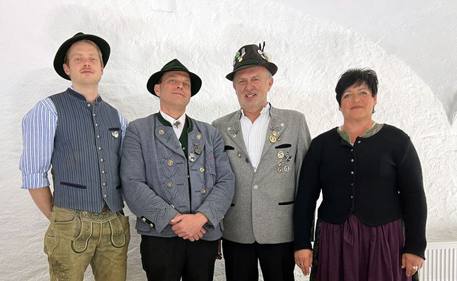 von links nach rechts: Thaddäus Schmidt (erster Schützenmeister), Robert Staffen, Ludwig Bürger, Gisela Redenböck