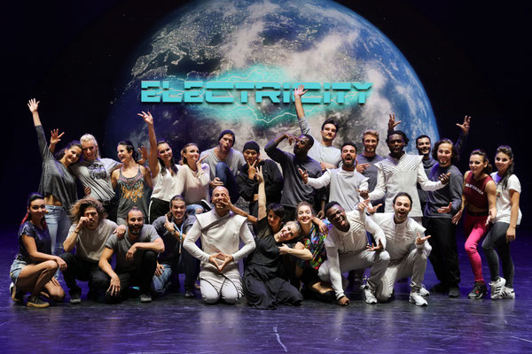 Spontanes Gruppenfoto on Stage "Electricity" - August 2017