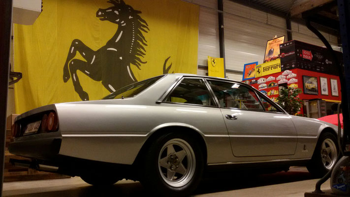 Ferrari 400i handgeschakeld