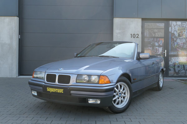 Superknappe BMW 3 cabrio in Triple Blue