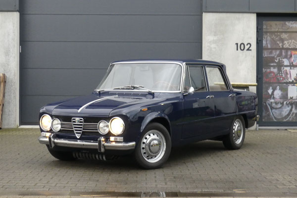 Alfa Romeo Giulia 1600 Biscione
