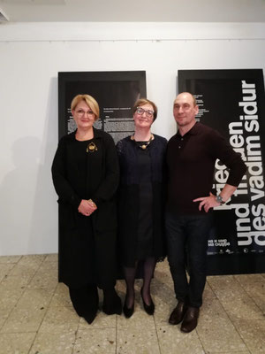Mit der Direktorin der Moskauer Manege Irina Tolpina und der Leiterin der Abteilung Kulturaustausch der Moskauer Manege Tatjana Saltanovskaja