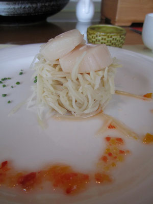 Scallops on white carrot