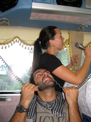 Our translator and her aggressive neighbor ;-)