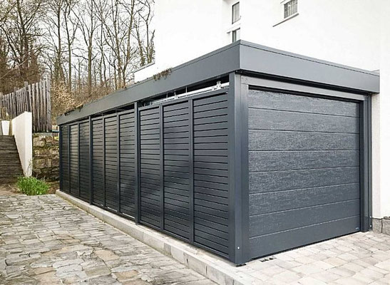 Beispiel-Nr. CG18 CG Carport-Garage mit Überlänge, Wandelemente hier ALU-Rhombusprofil in anthrazit. Gründach.
