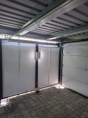 Beispiel-Nr. CG22  Sektionaltor mit seitlichem Elektroantrieb und Leuchte