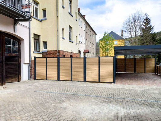 Fotobeispiel ALU10  Holzlattung als Sichtschutzwand