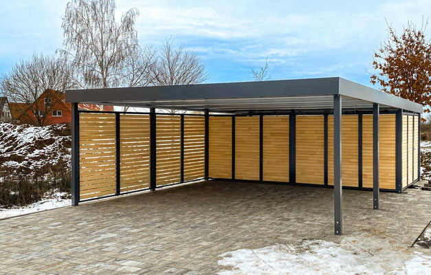 Beispiel-Nr. SDG01   Stahl Desgin Doppelcarport mit großer Gerätekammer, Wand Typ hier Offene und blickhemmende Echtholz-Lattung für die KammergthRE