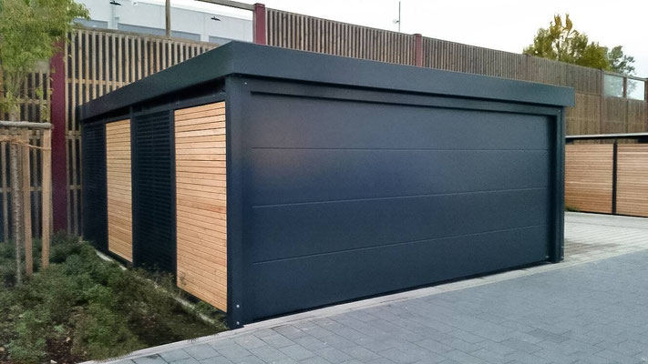 Beispiel-Nr. ST-33    Doppelcarport-Garage mit Sektionaltor, Wände hier blickhemmende Rhombus Holzlattung in Kombination mit Stahl-Quadratlochung Typ C