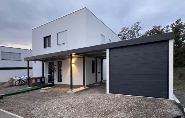 Beispielfoto-Nr. GV06   Vordach plus Carport plus Garage hier in harmonischer Kombination