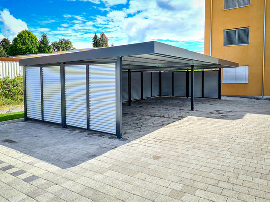 Beispiel-Nr. STRC24   Stahlcarport Reihenanlage mit Sichtschutzwänden nach Wahl lieferbar