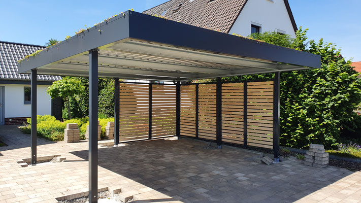 Beispiel-Nr. ST-41    Freitragendes Doppelcarport mit Dachbegrünung und Offener Holzlattung Weißtanne Rhombusprofil